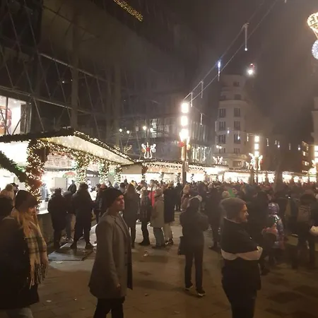 Vaci Utca Heart Of Downtown * Budapest